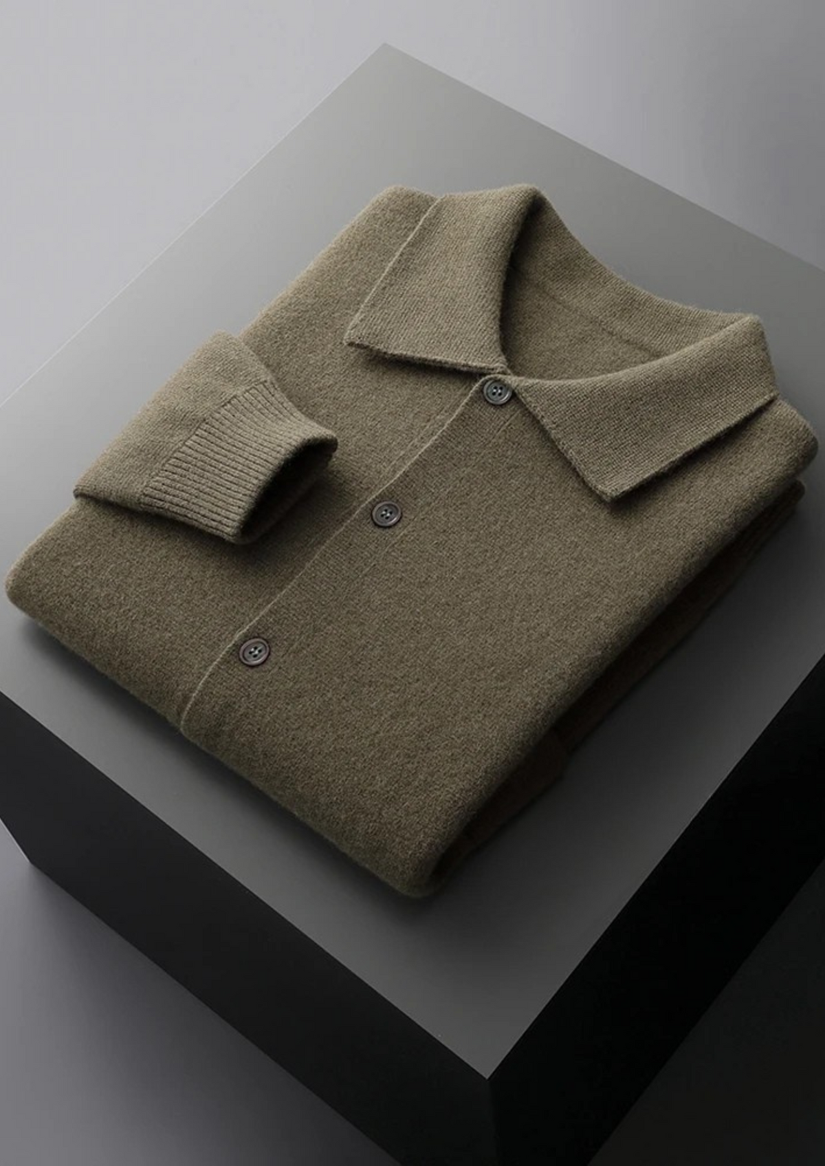Men's Button-Up Cardigan with Patch Pockets for Stylish Layering