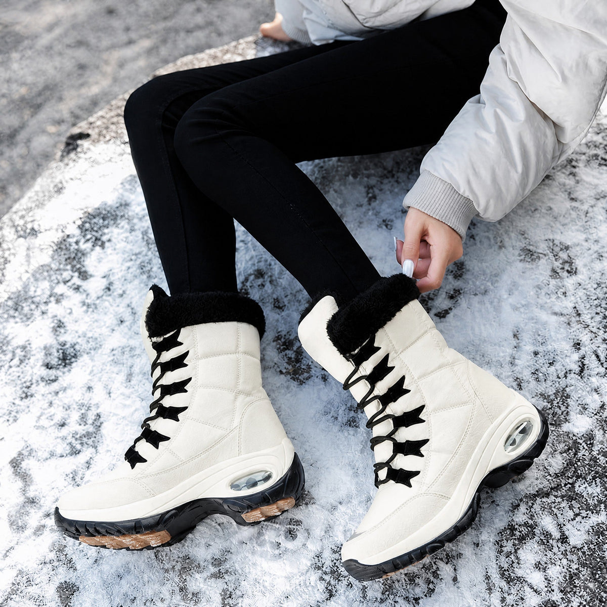 Women's Lace-Up Snow Boots | Chunky Sole & Warm Collar