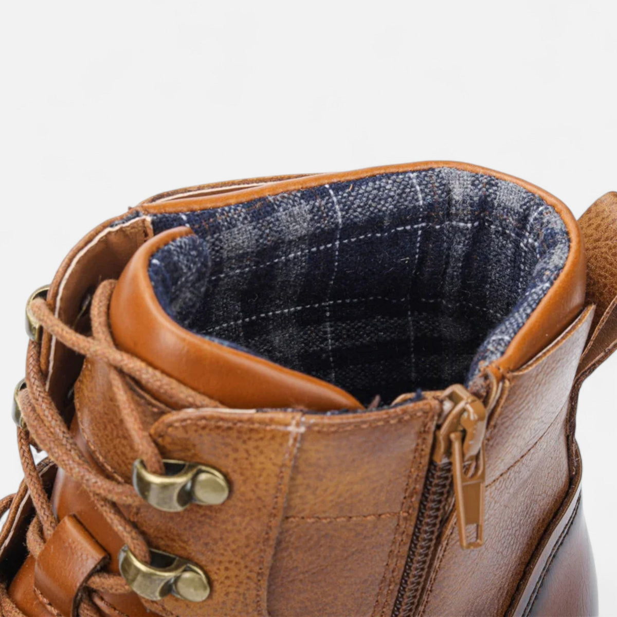 Men's Boots Retro Lightweight Round Toe Clean Silhouette with Lace Up
