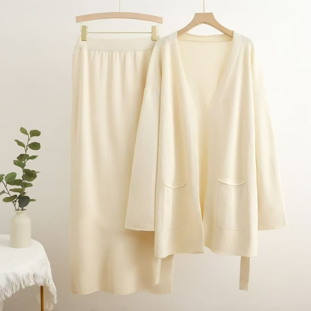 Women's Knit Set | Deep V-Neck & Practical Pockets