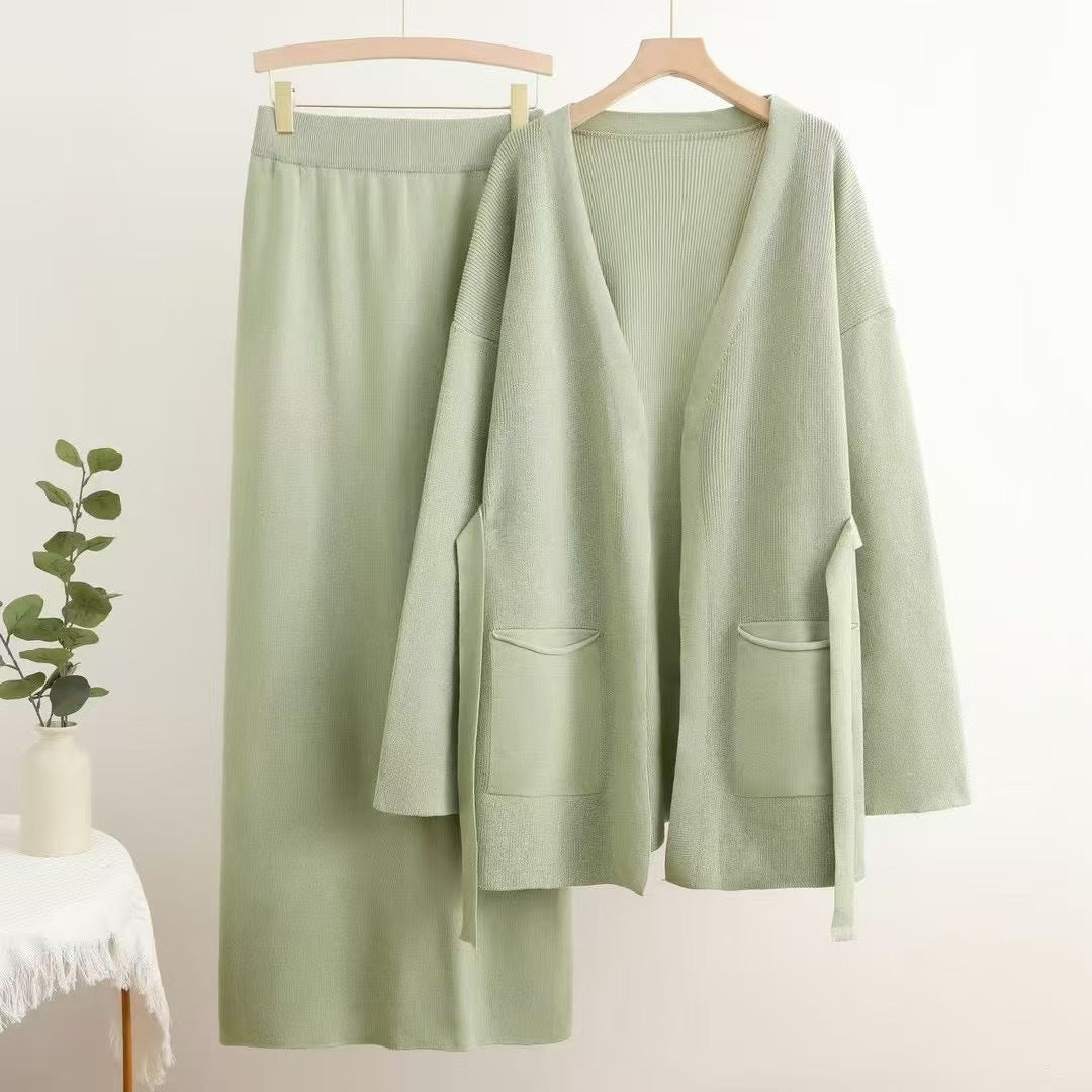 Women's Knit Set | Deep V-Neck & Practical Pockets