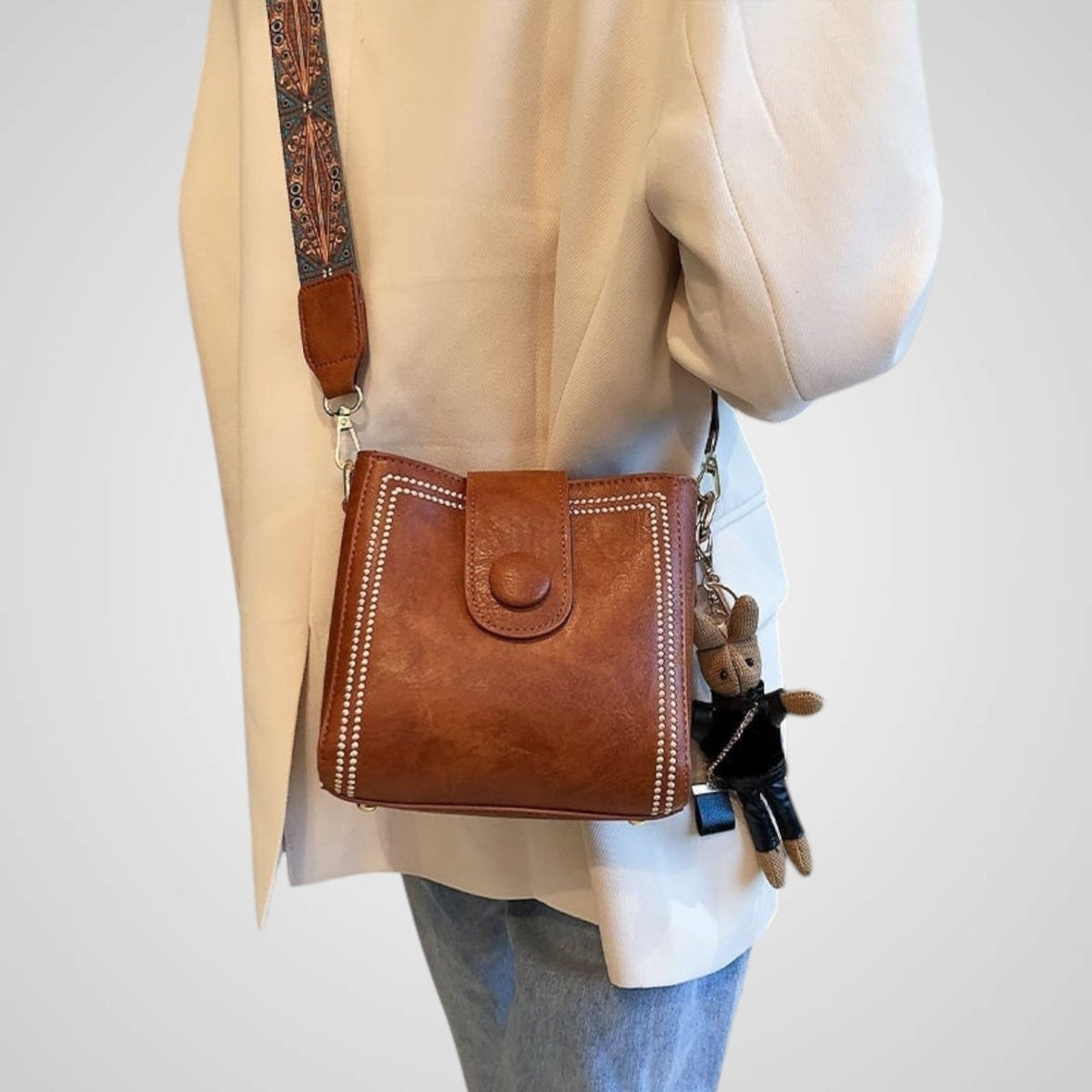 Women's Retro Shoulder Bag | Adjustable Strap & Spacious Design