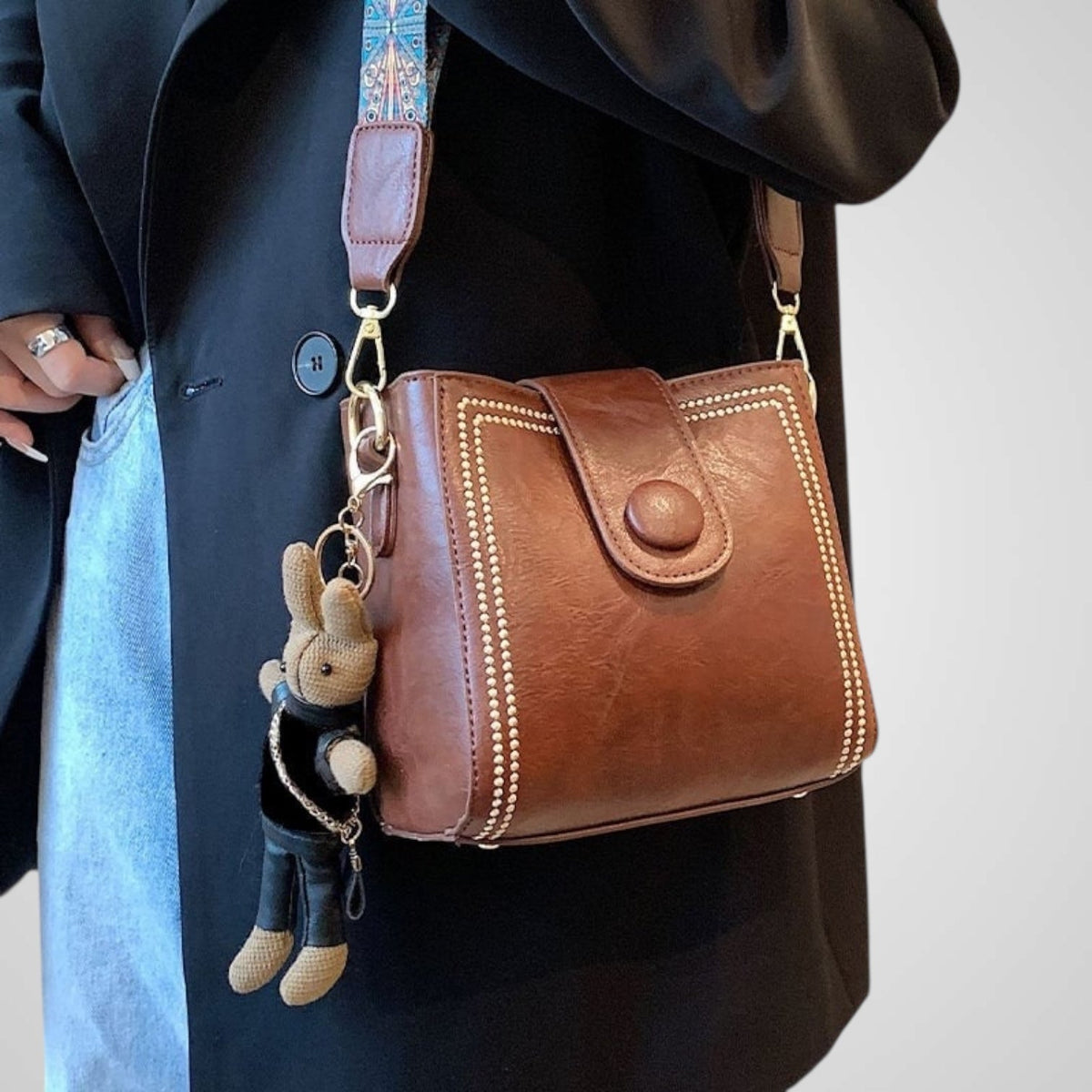 Women's Retro Shoulder Bag | Adjustable Strap & Spacious Design