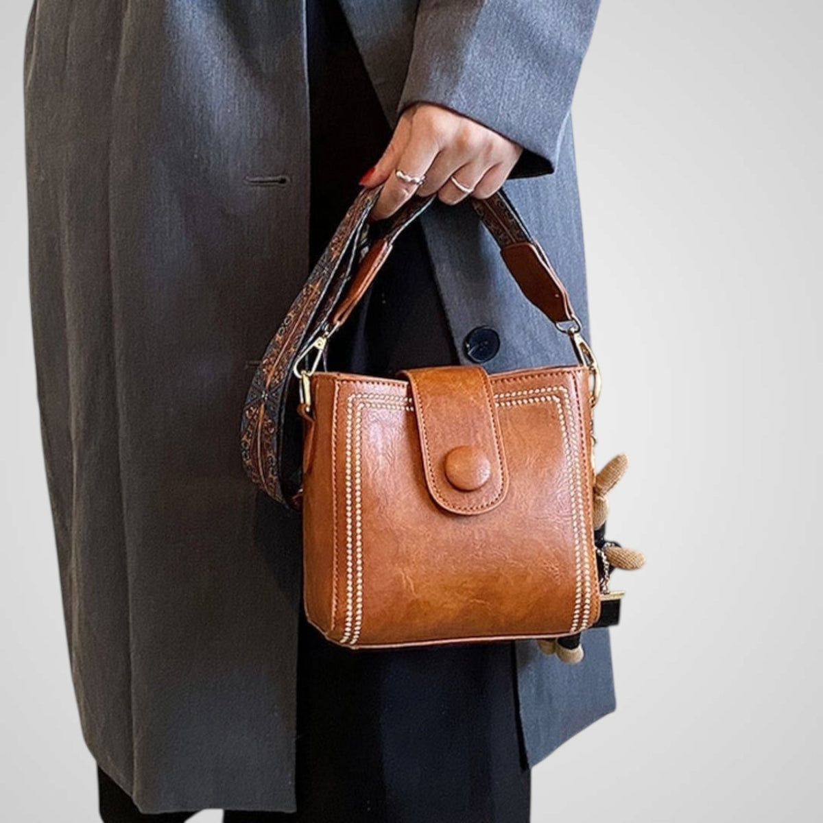 Women's Retro Shoulder Bag | Adjustable Strap & Spacious Design
