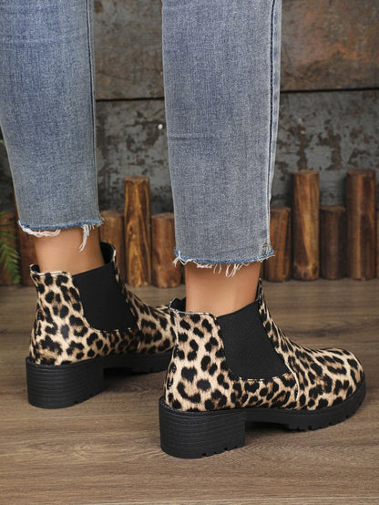 Women's Chelsea Boots | Block Heel & Easy Pull-On 2
